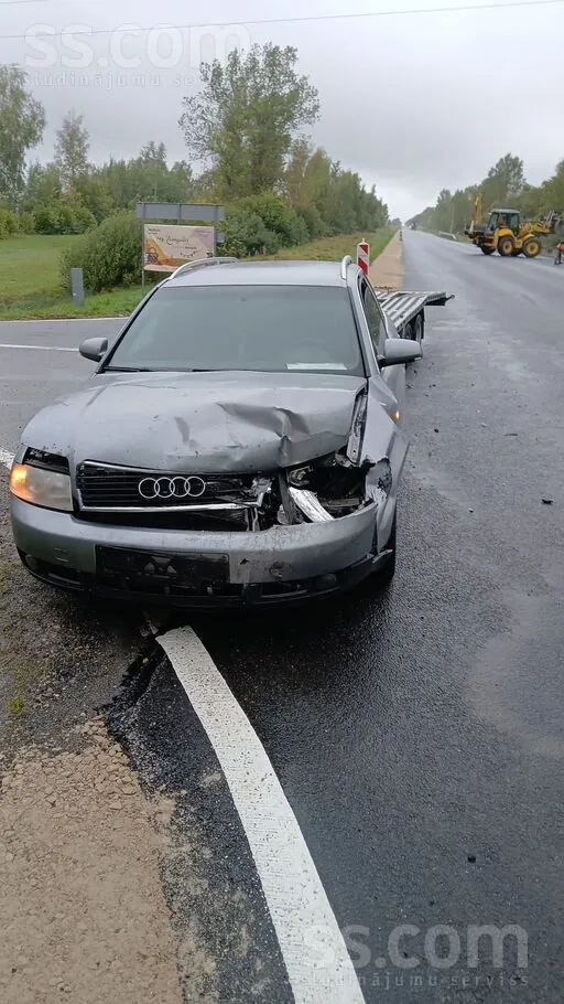 Audi A4 2003 photo 2