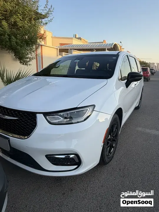 Chrysler Pacifica 2025 photo 2