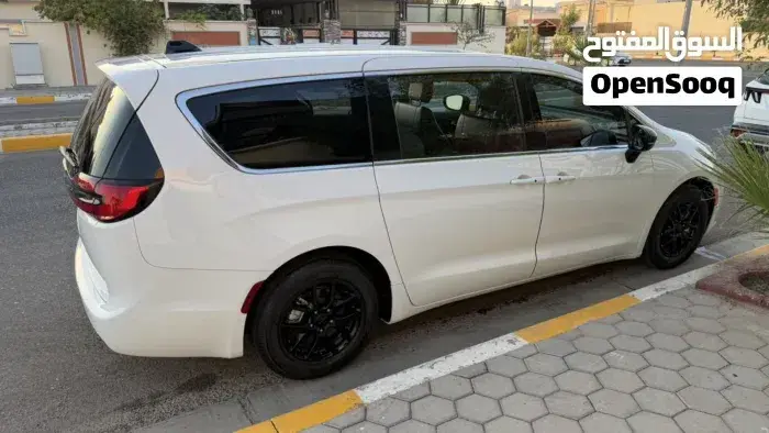Chrysler Pacifica 2025 photo 4