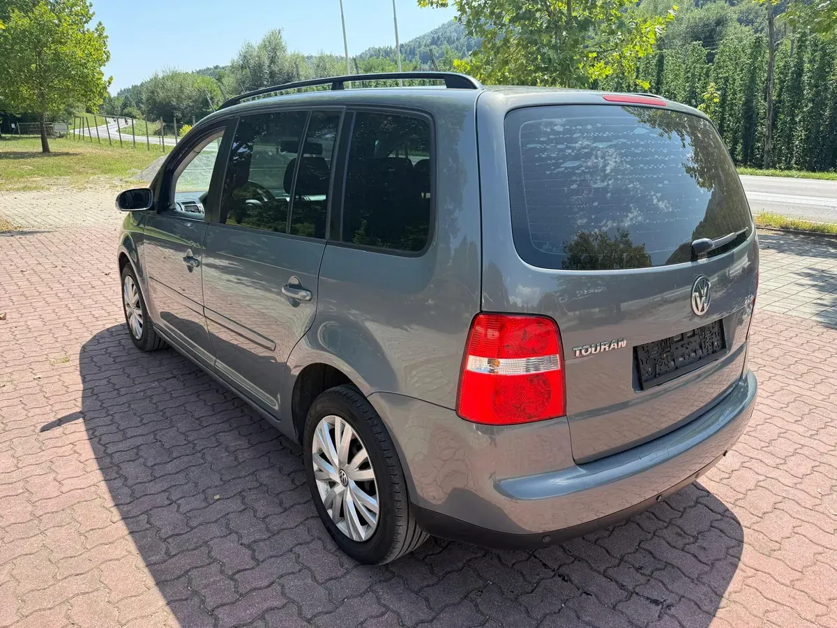 Volkswagen Touran 2006 photo 2
