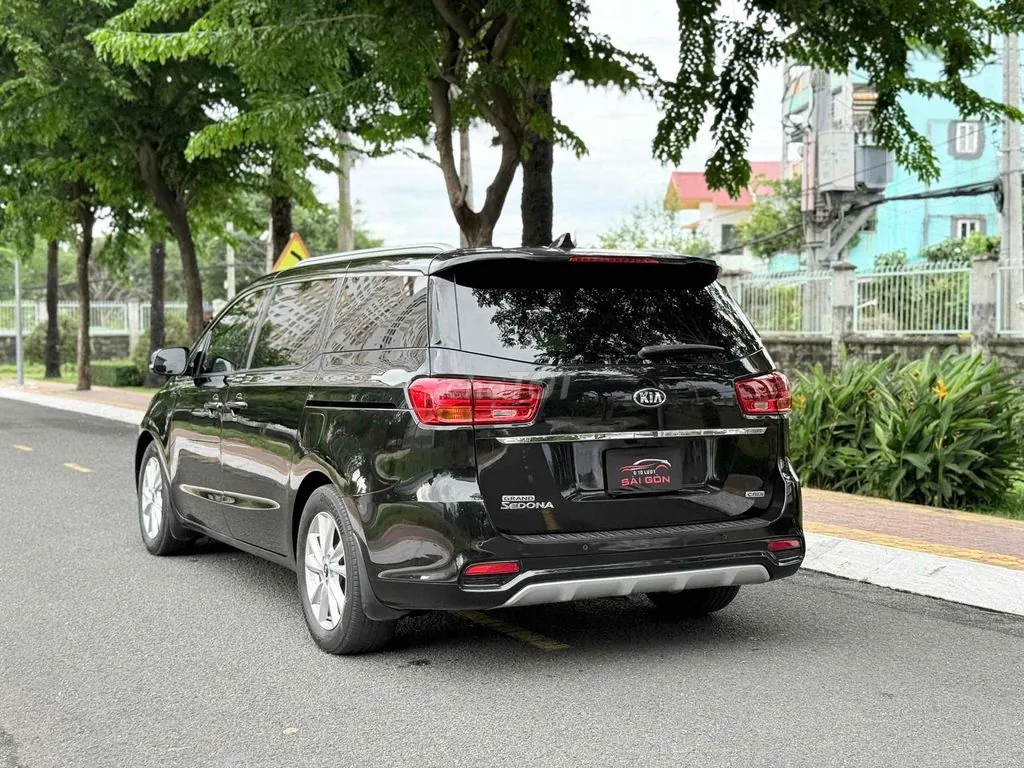 Kia Sedona 2019 photo 2