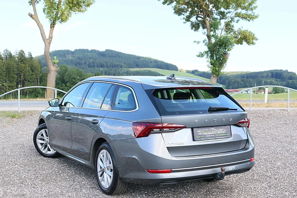 Skoda Octavia 2023 photo 2