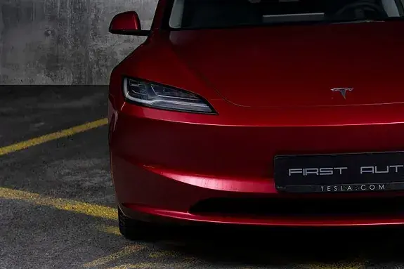Tesla Model 3 2024 photo 4