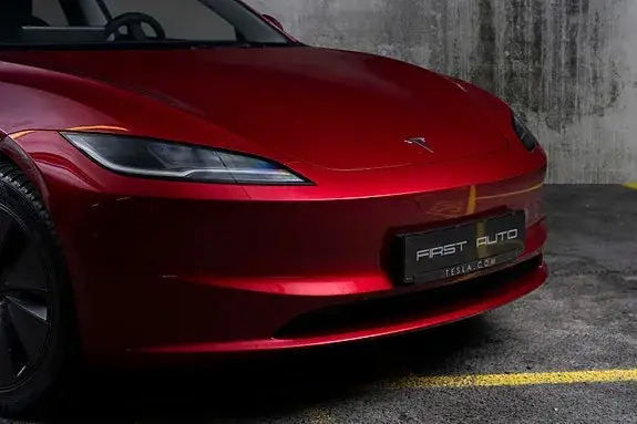 Tesla Model 3 2024 photo 2