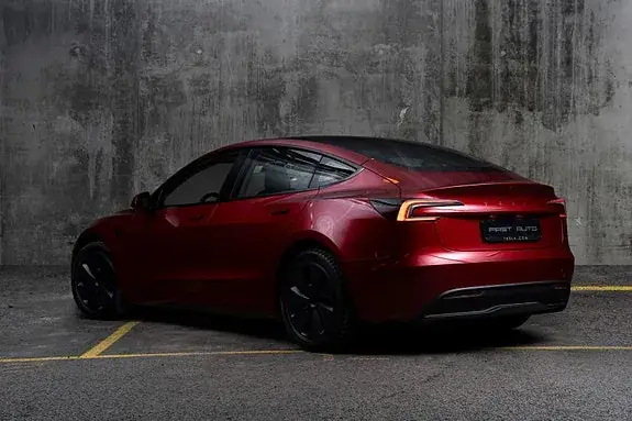 Tesla Model 3 2024 photo 5