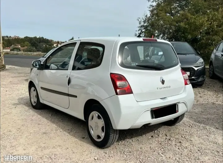 Renault Twingo 2010 photo 2