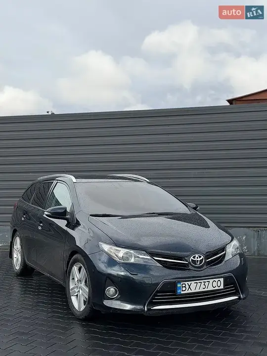 Toyota Auris 2014 photo 3
