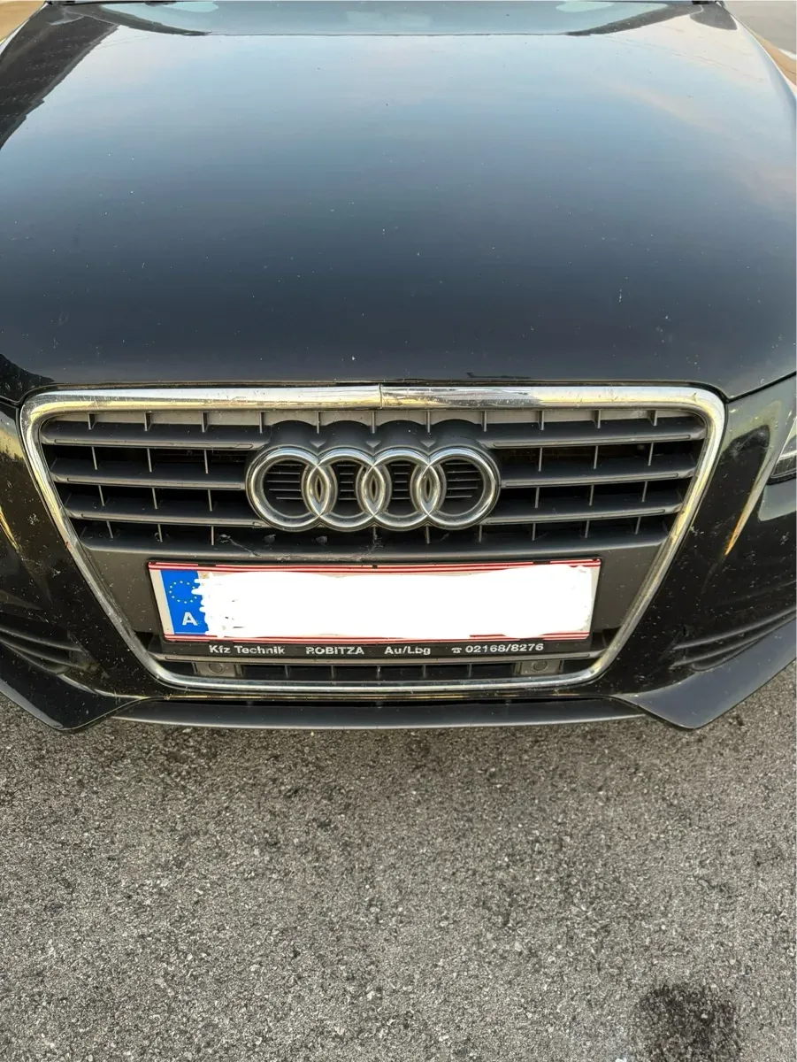 Audi A4 2011 photo 2