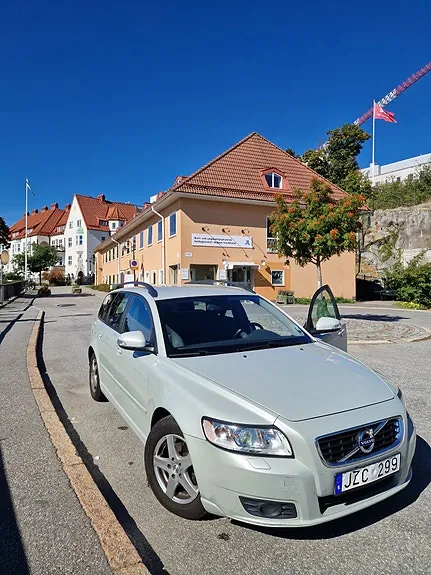 Volvo V50 2011 photo 2