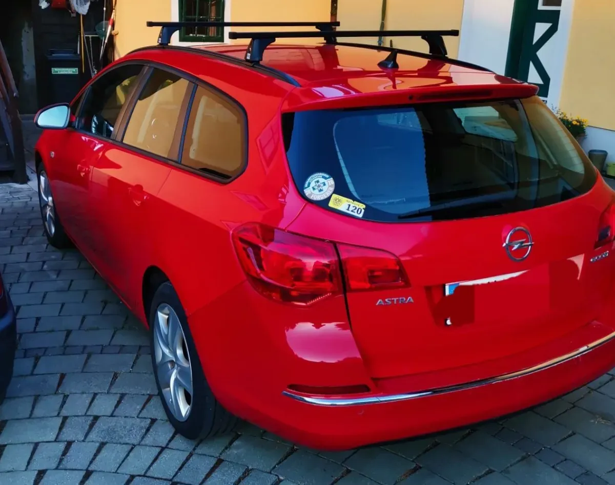 Opel Astra 2013 photo 3