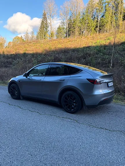 Tesla Model Y 2023 photo 3