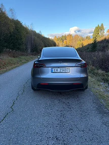 Tesla Model Y 2023 photo 4