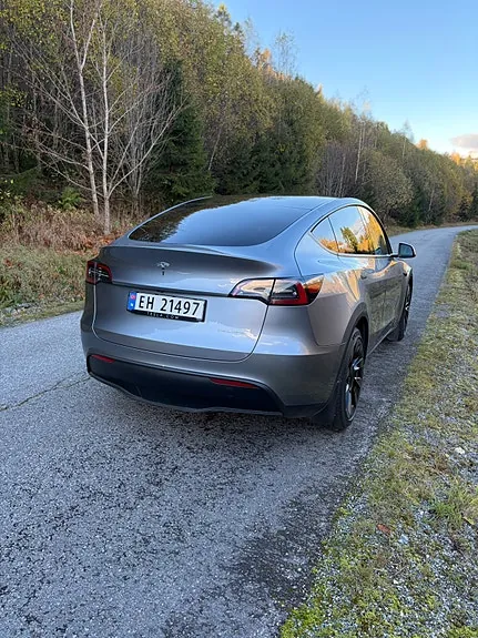 Tesla Model Y 2023 photo 5