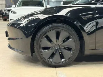 Tesla Model 3 2024 photo 3