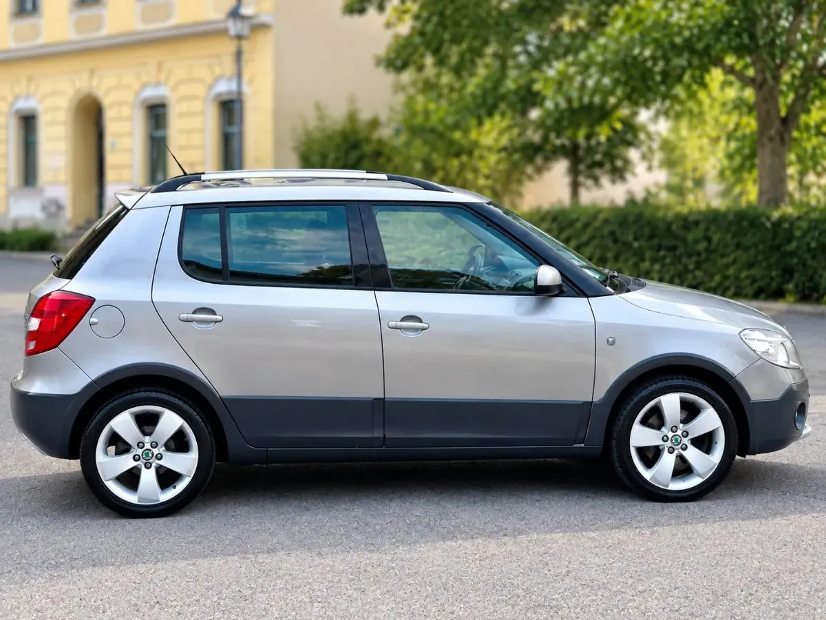 Skoda Fabia 2013 photo 3