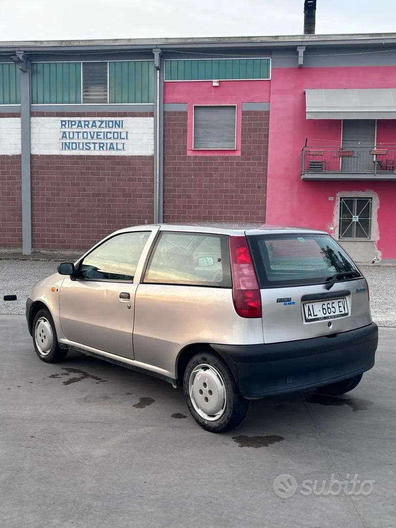 Fiat Punto 1996 photo 2