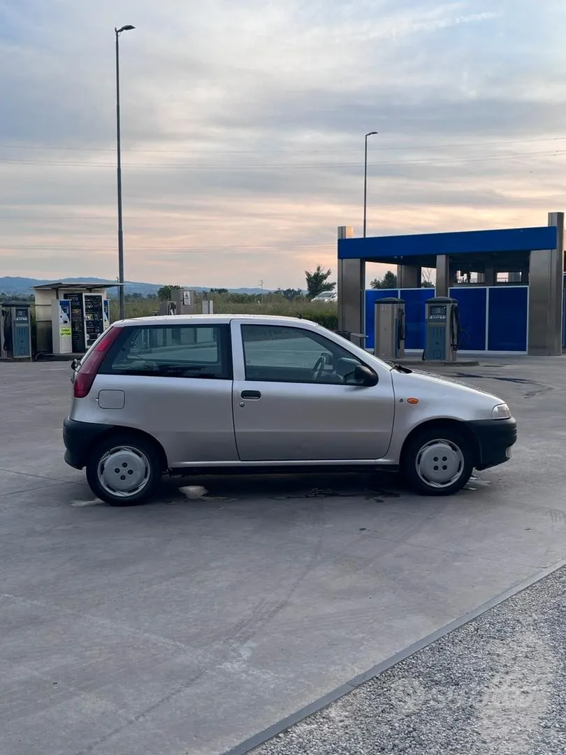 Fiat Punto 1996 photo 4