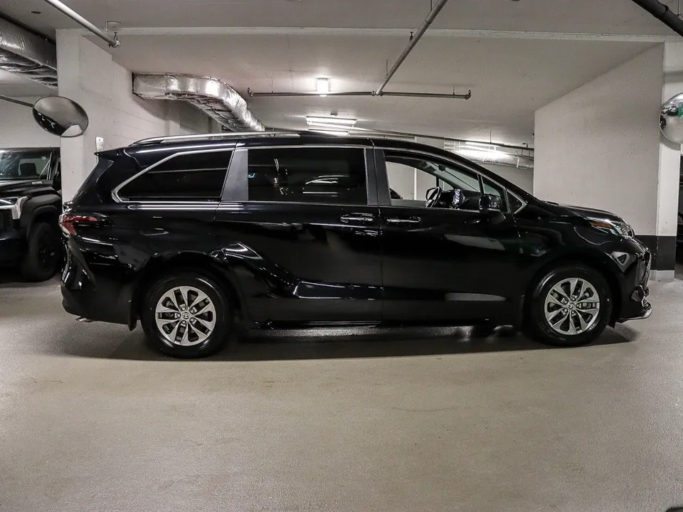 Toyota Sienna 2024 photo 3