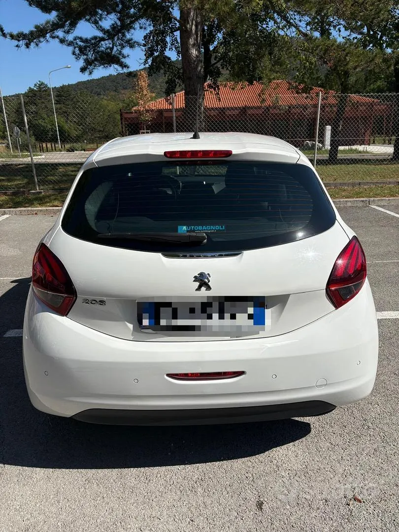 Peugeot 208 2019 photo 3