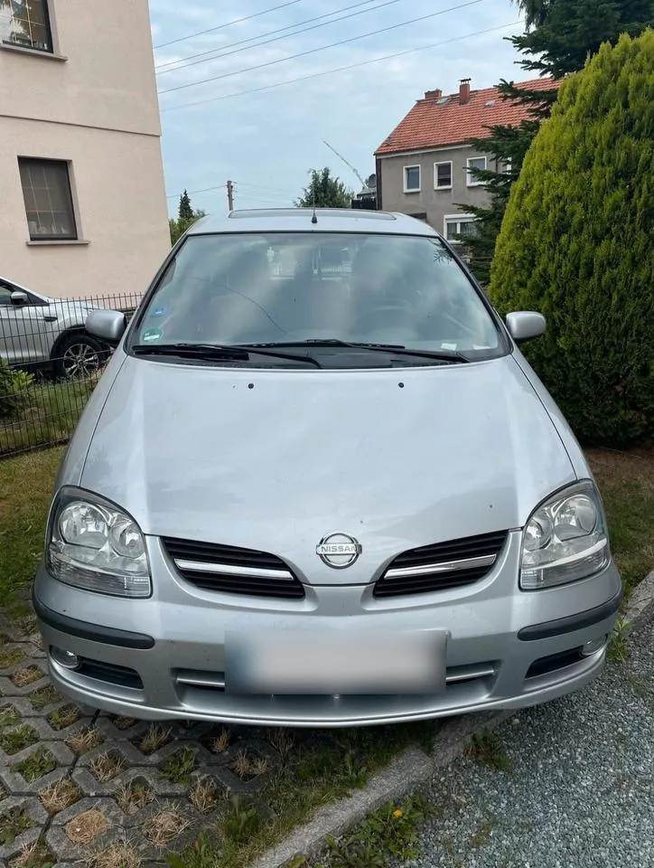 Nissan Almera Tino