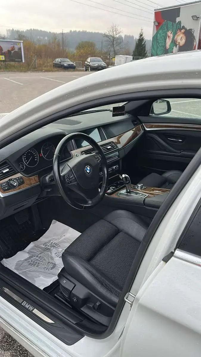 BMW 5 Series 2010 photo 3