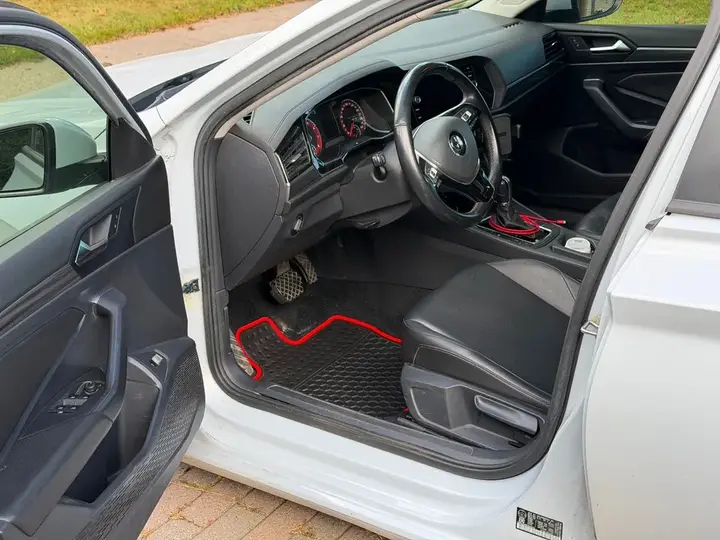 Volkswagen Jetta 2019 photo 2