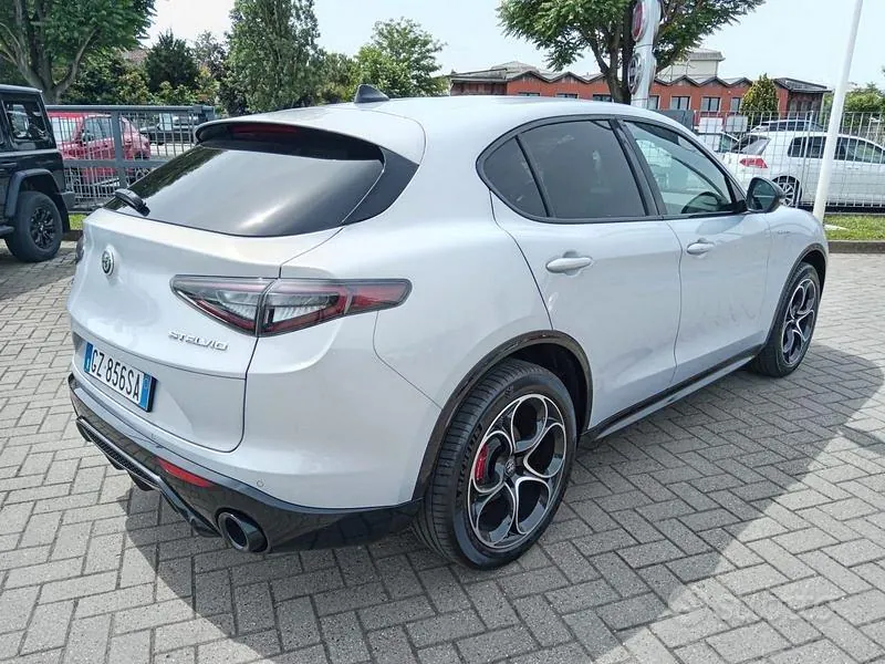 Alfa Romeo Stelvio 2025 photo 5