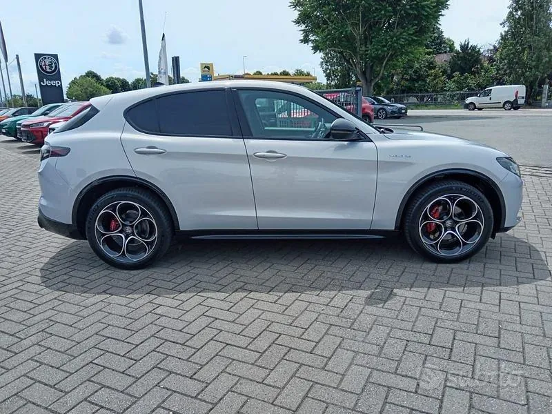 Alfa Romeo Stelvio 2025 photo 4