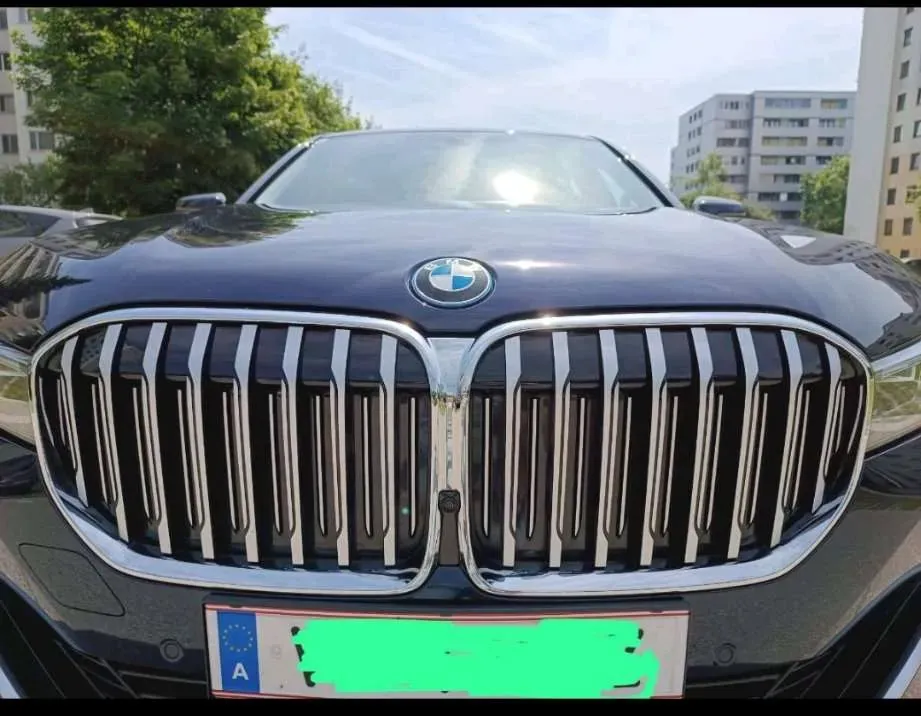 BMW 7 Series 2022 photo 2