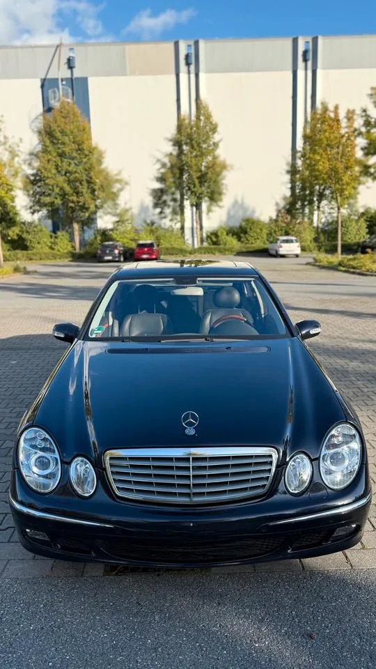 Mercedes-Benz W211