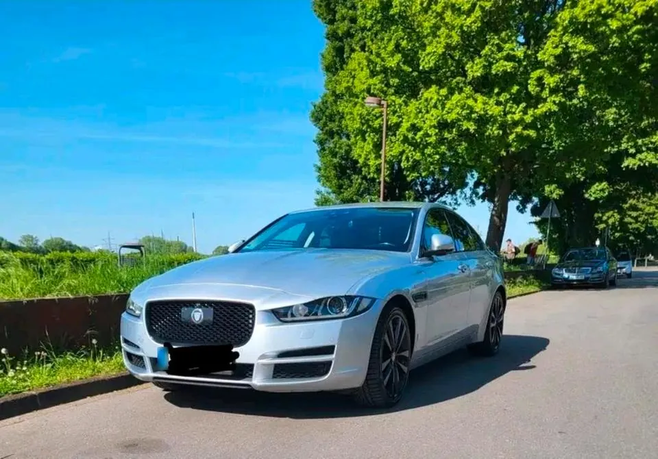 Jaguar Xe