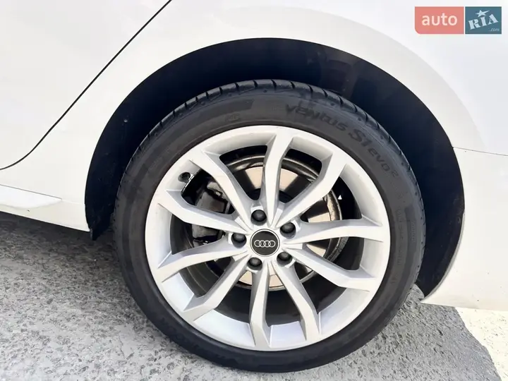 Audi A4 2023 photo 2