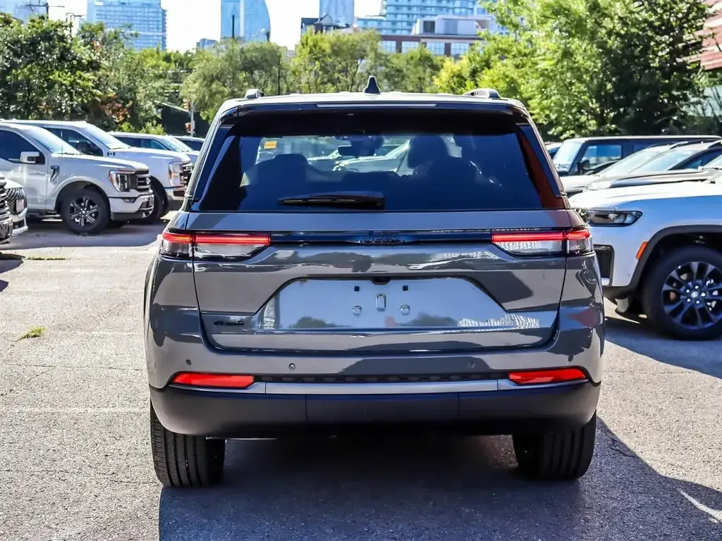 Jeep Grand Cherokee 2027 photo 4