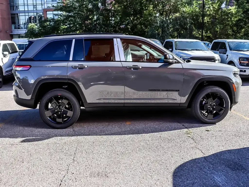 Jeep Grand Cherokee 2027 photo 3