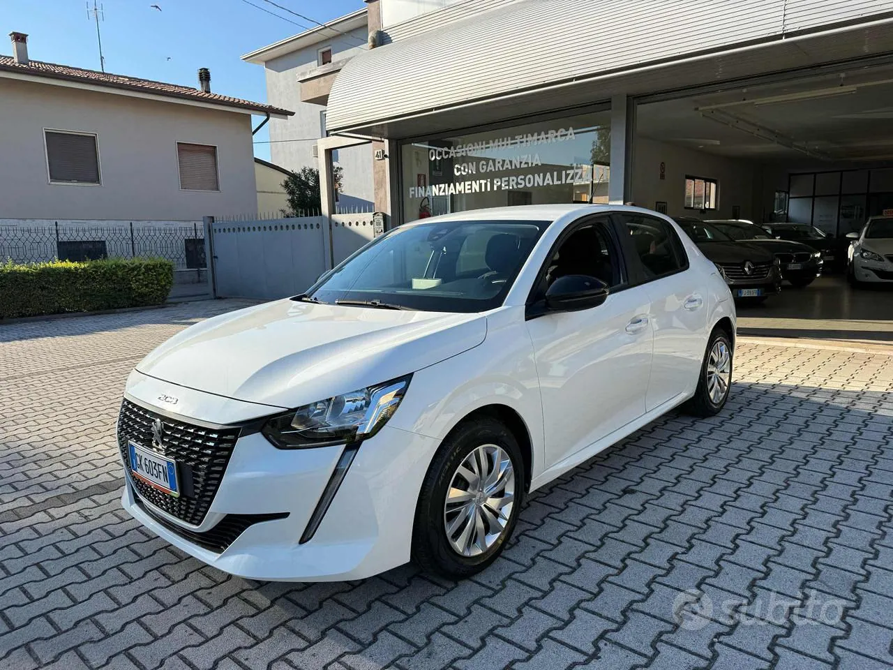 Peugeot 208 2022 photo 2
