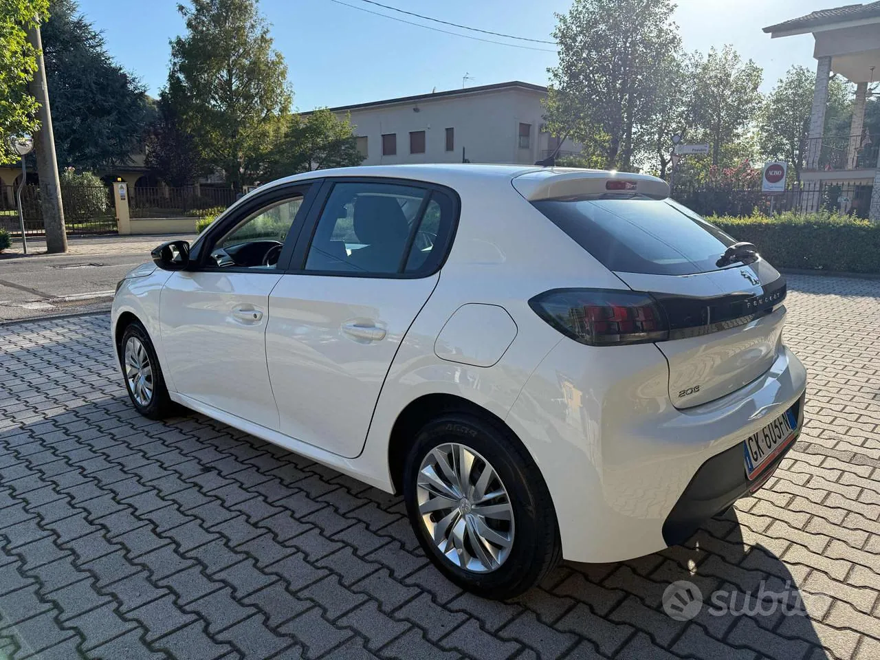Peugeot 208 2022 photo 3