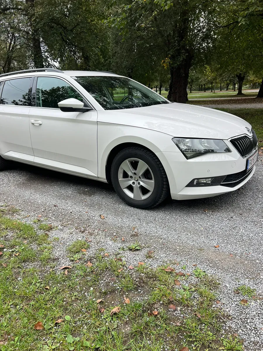 Skoda Superb 2018 photo 2