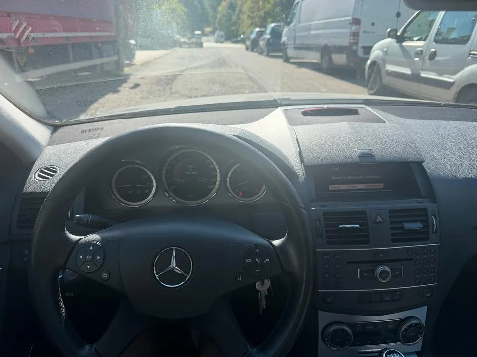 Mercedes-Benz C180