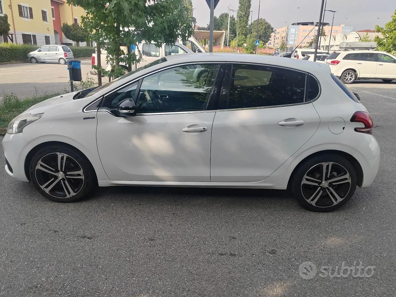 Peugeot 208 2016 photo 3