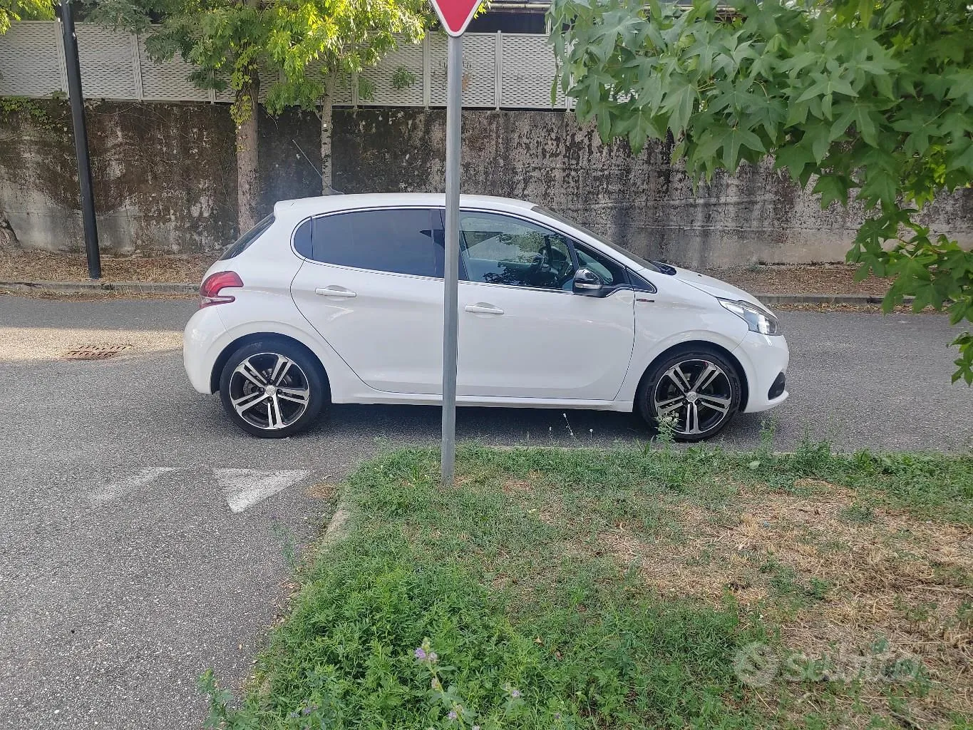 Peugeot 208 2016 photo 4