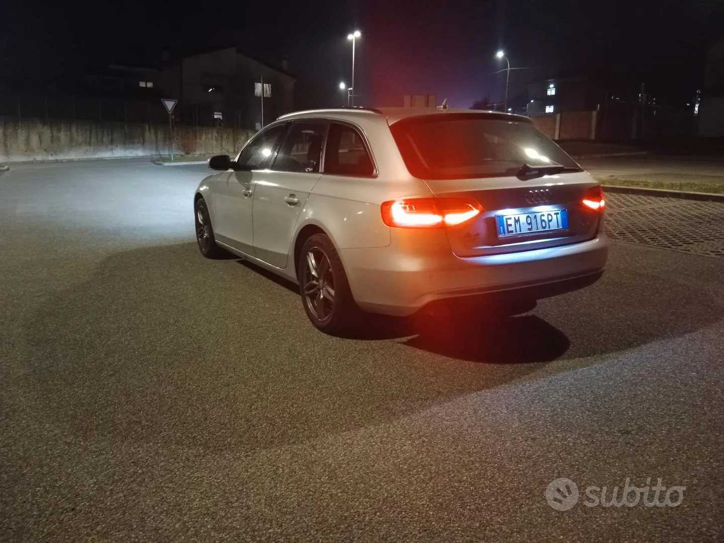 Audi A4 2012 photo 2