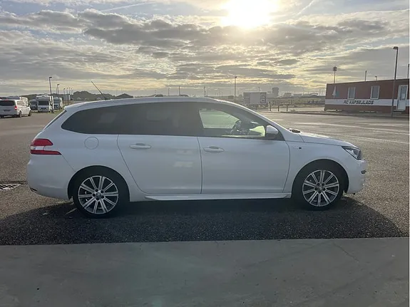 Peugeot 308 2017 photo 3