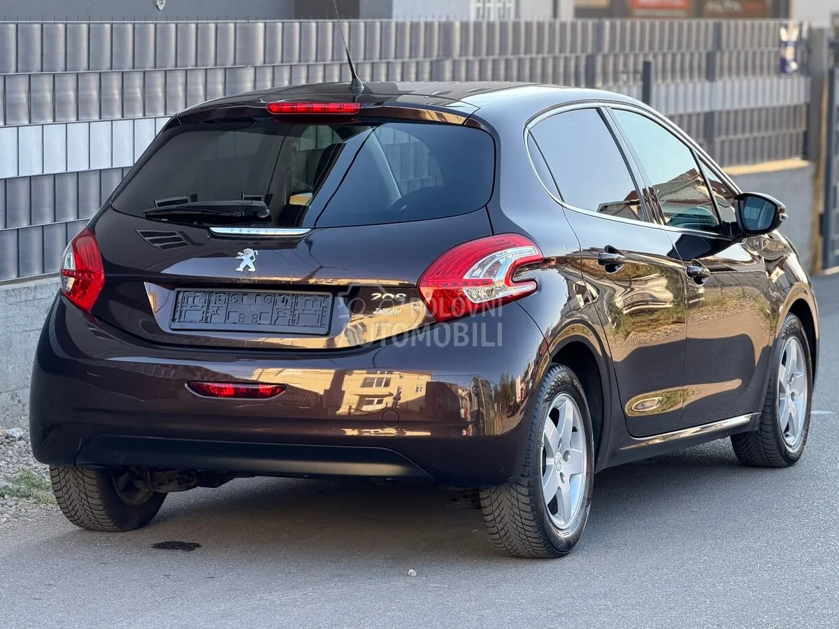 Peugeot 208 2012 photo 5