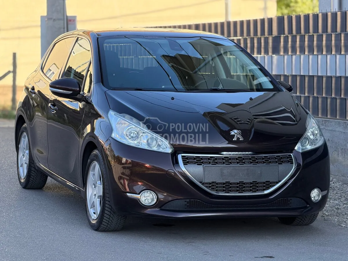 Peugeot 208 2012 photo 3