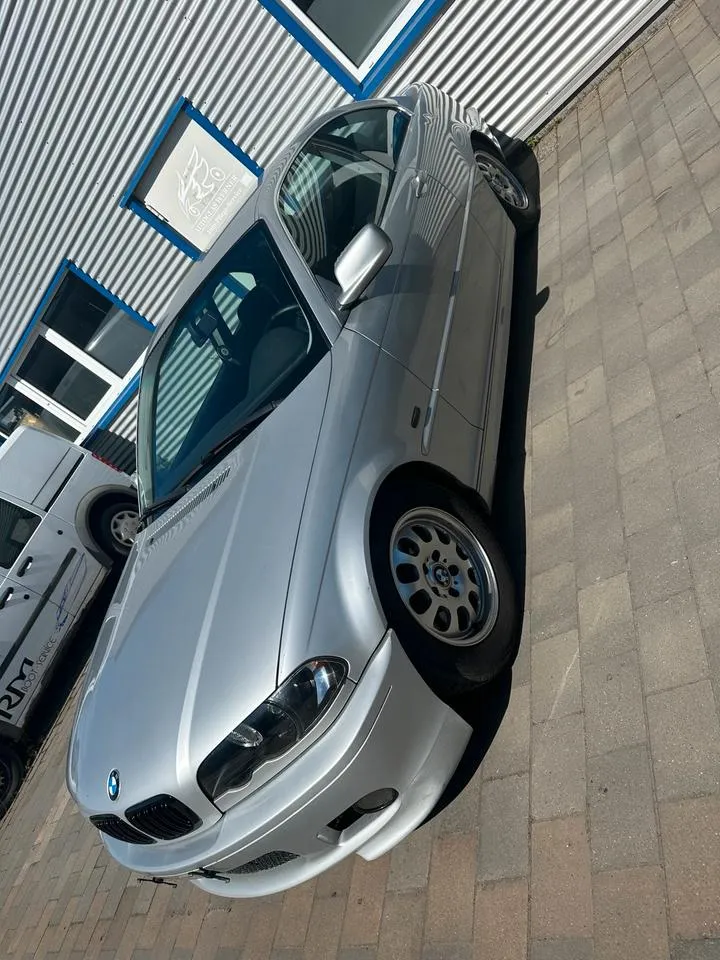 BMW 323I