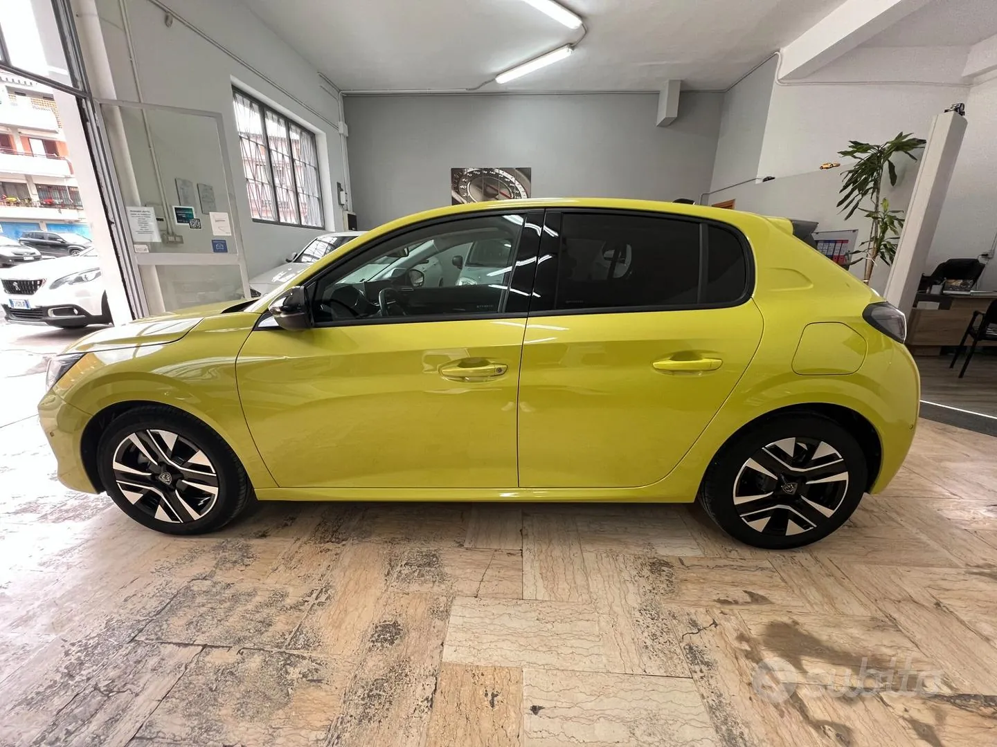 Peugeot 208 2024 photo 3