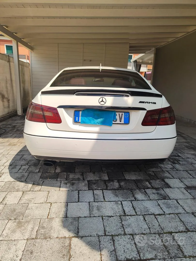 Mercedes-Benz E-Class 2012 photo 3