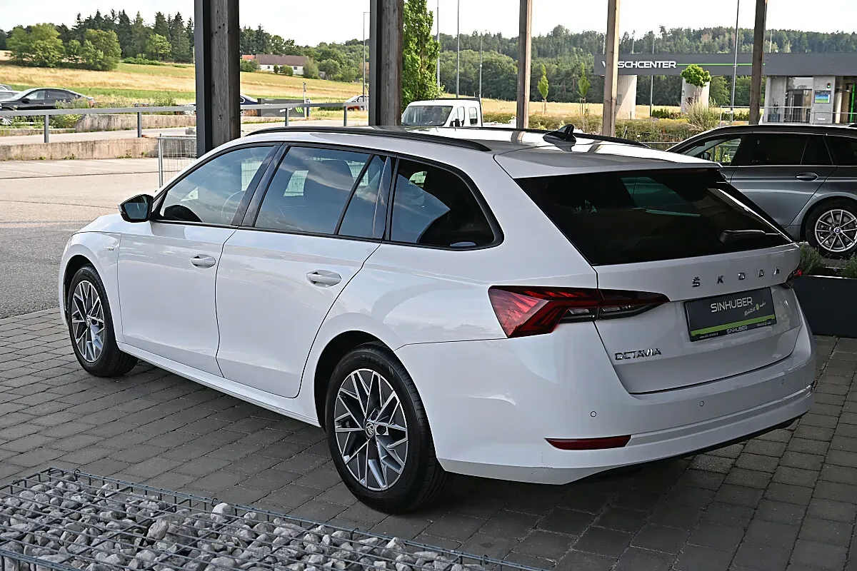 Skoda Octavia 2023 photo 3