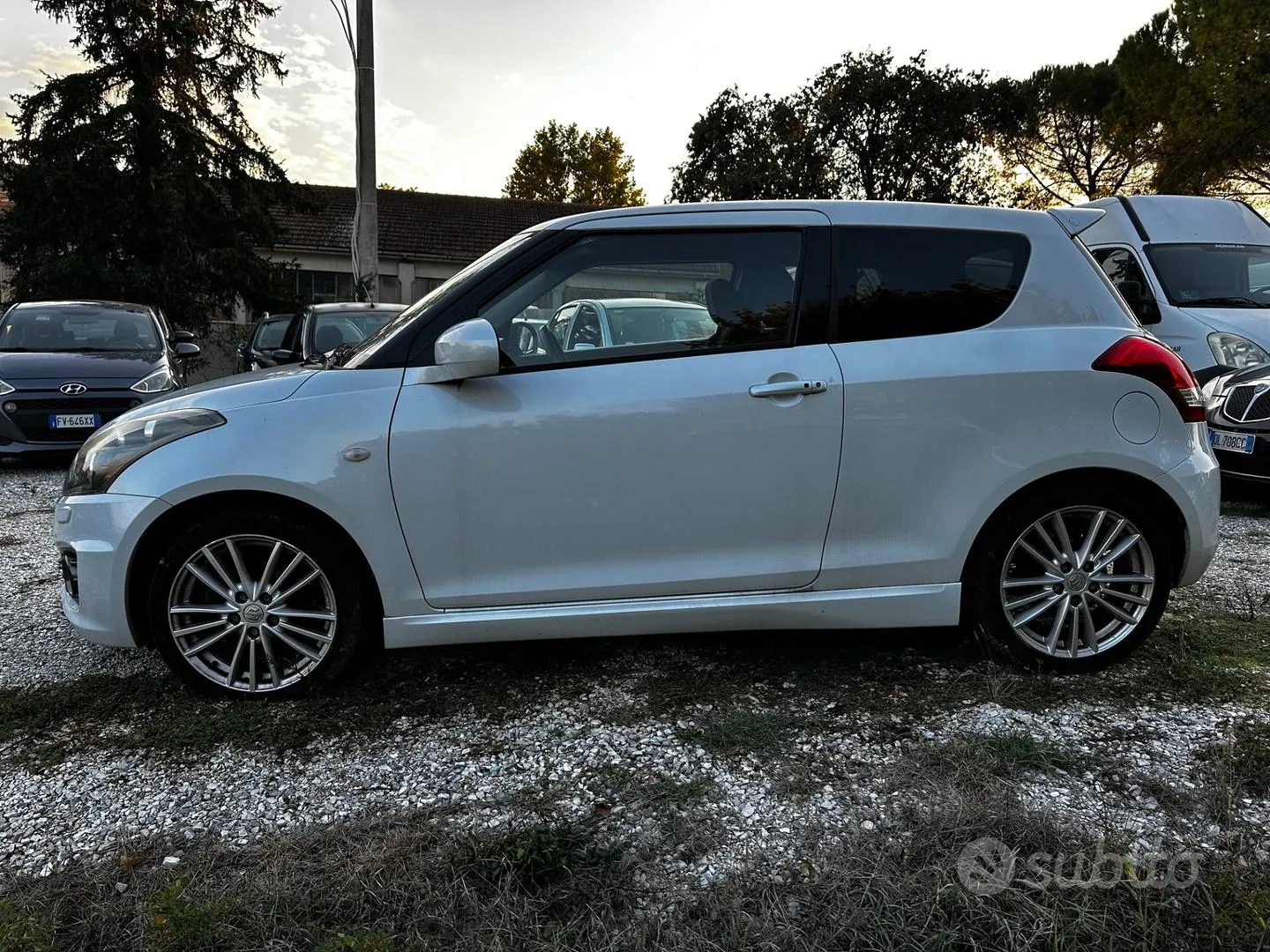 Suzuki Swift 2011 photo 3