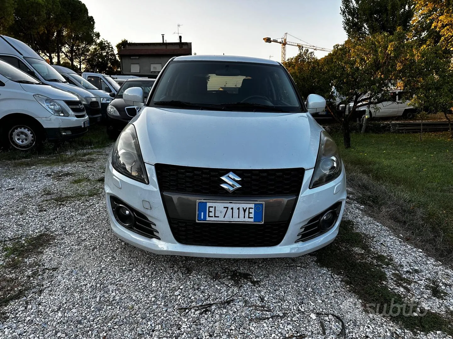 Suzuki Swift 2011 photo 2